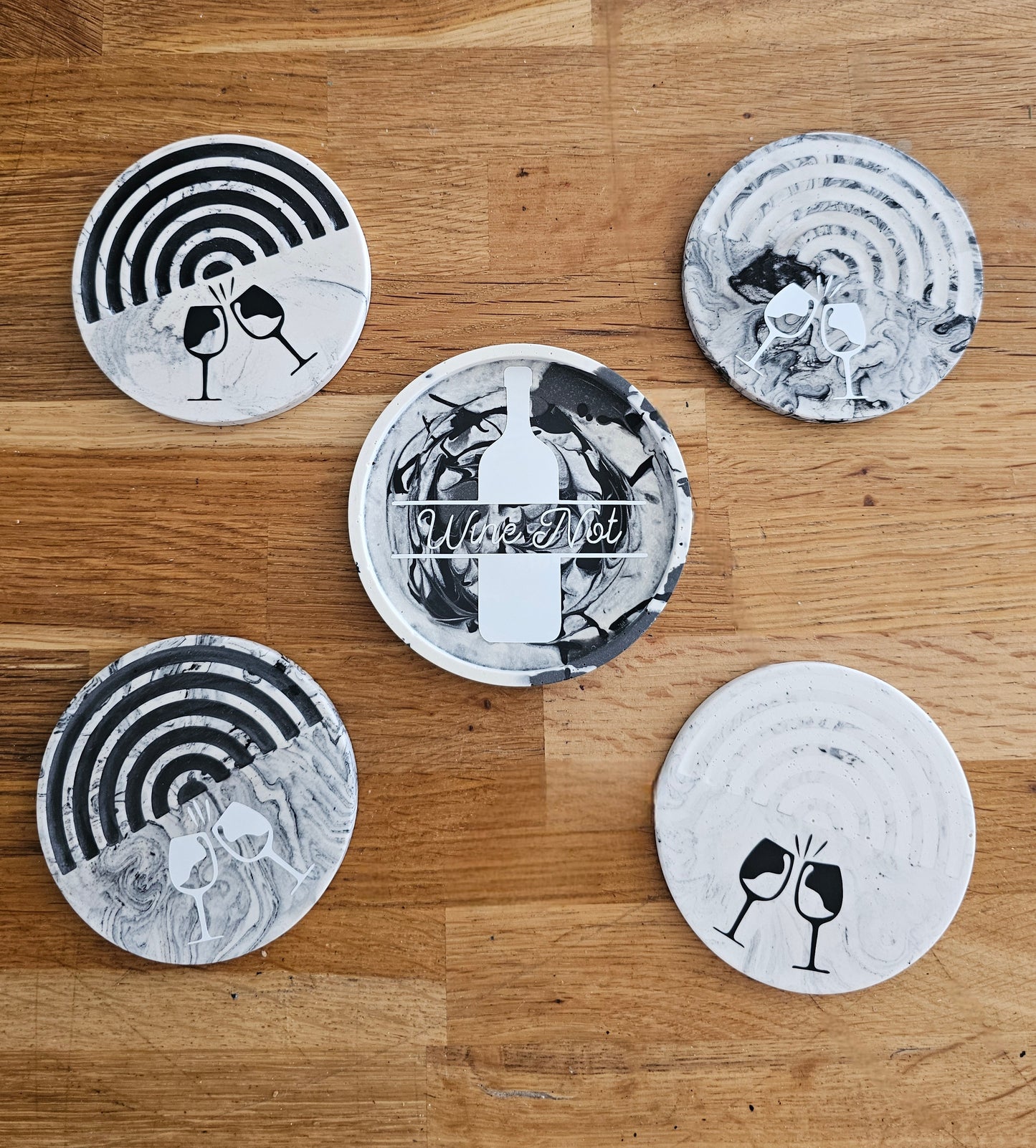 set de 4 dessous de verres + porte bouteille effet marbré et motif - 8,5 cms